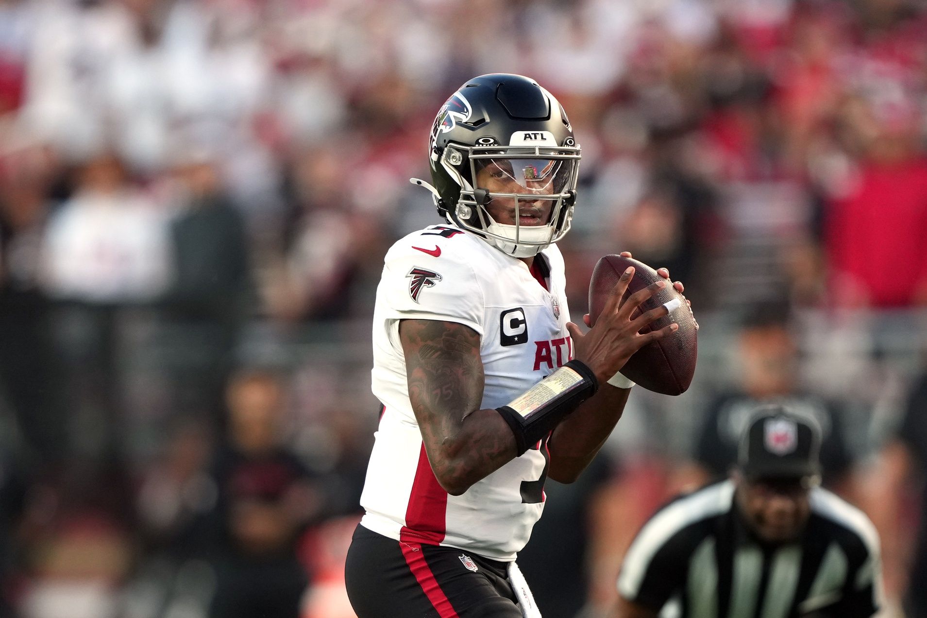 Atlanta Falcons quarterback Michael Penix Jr. (9) drops back to pass against the San Francisco 49ers during the second quarter at Levi's Stadium.