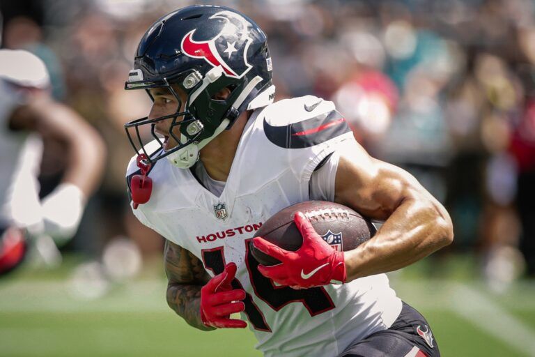 Houston Texans wide receiver Jaylin Noel (14) runs with the ball against the Jacksonville Jaguars at EverBank Stadium.