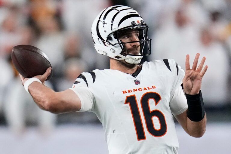 Cincinnati Bengals quarterback Joe Flacco (16) throws a pass in the fourth quarter of the NFL Week 7 game between the Cincinnati Bengals and the Pittsburgh Steelers at Paycor Stadium in downtown Cincinnati on Thursday, Oct. 16, 2025. The Bengals won, 33-31.