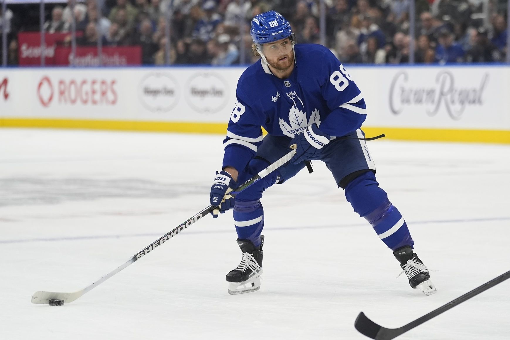 Toronto Maple Leafs forward William Nylander (88) controls the puck against the New Jersey Devils during the first period at Scotiabank Arena.