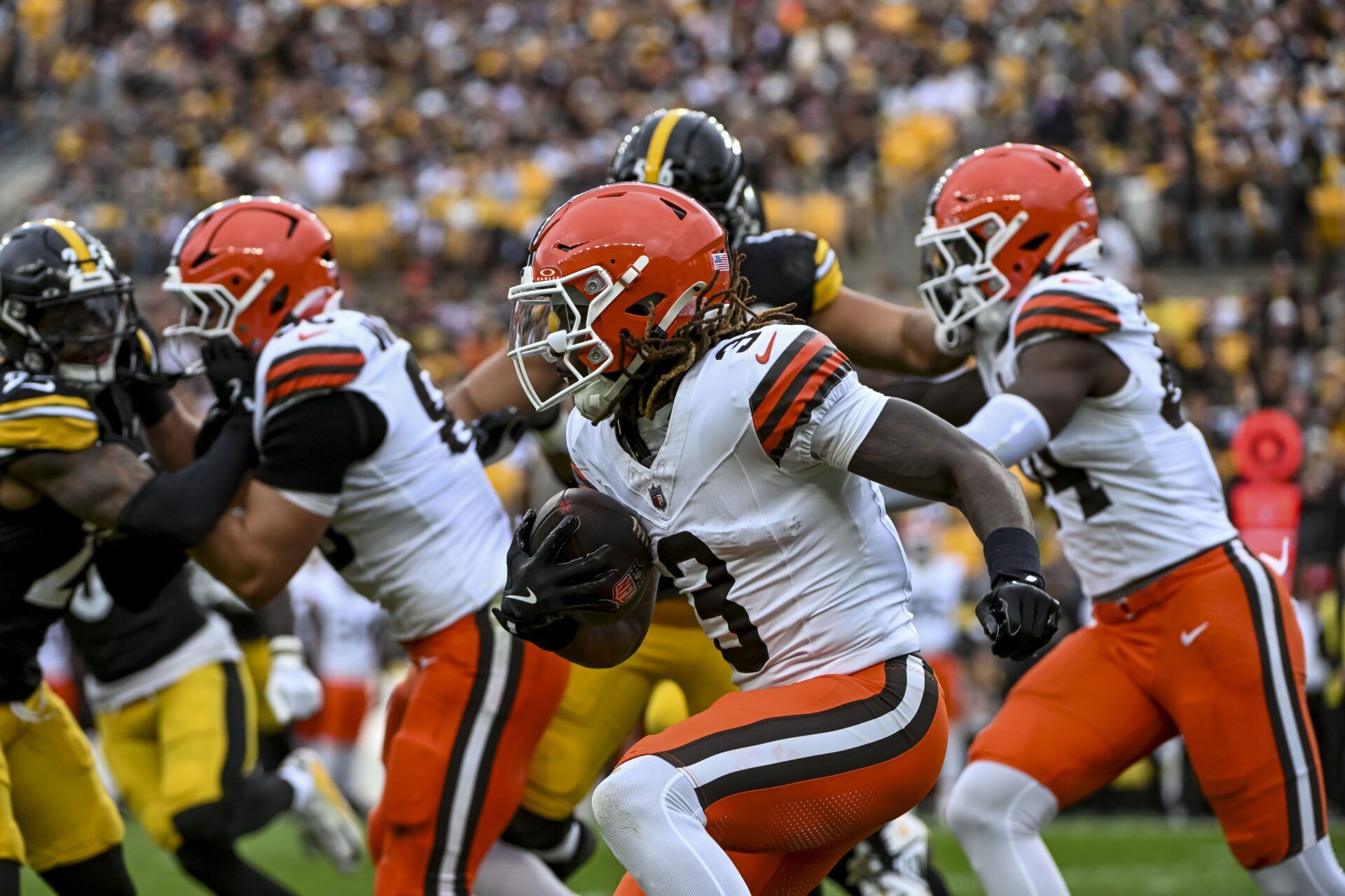 Cleveland Browns wide receiver Jerry Jeudy (3) attempts to run the ball during the second quarter at Acrisure Stadium.