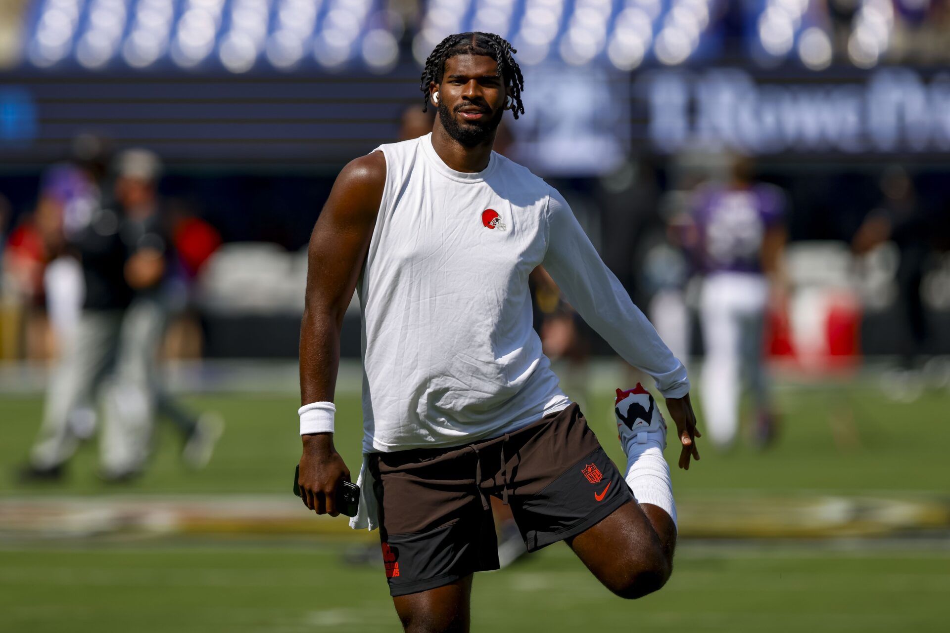 Cleveland Browns quarterback Shedeur Sanders (12) warms up before the game agaist the Baltimore Ravens at M&T Bank Stadium.