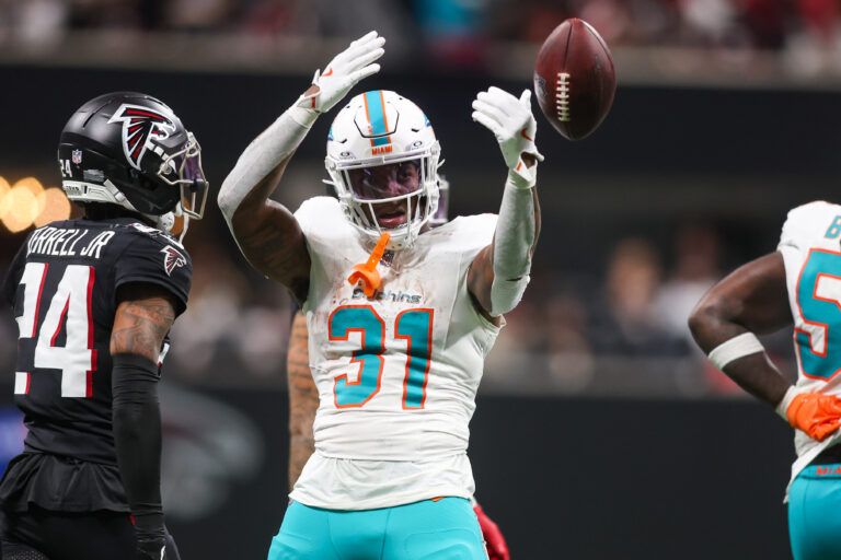 Miami Dolphins running back Ollie Gordon II (31) celebrates after a first down against the Atlanta Falcons in the third quarter at Mercedes-Benz Stadium.