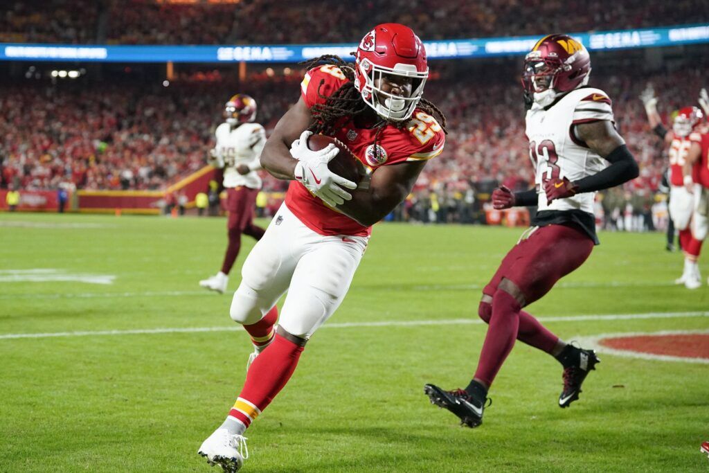 Image for Should You Start Kansas City Chiefs RBs Kareem Hunt or Brashard Smith in Fantasy Football Week 9?