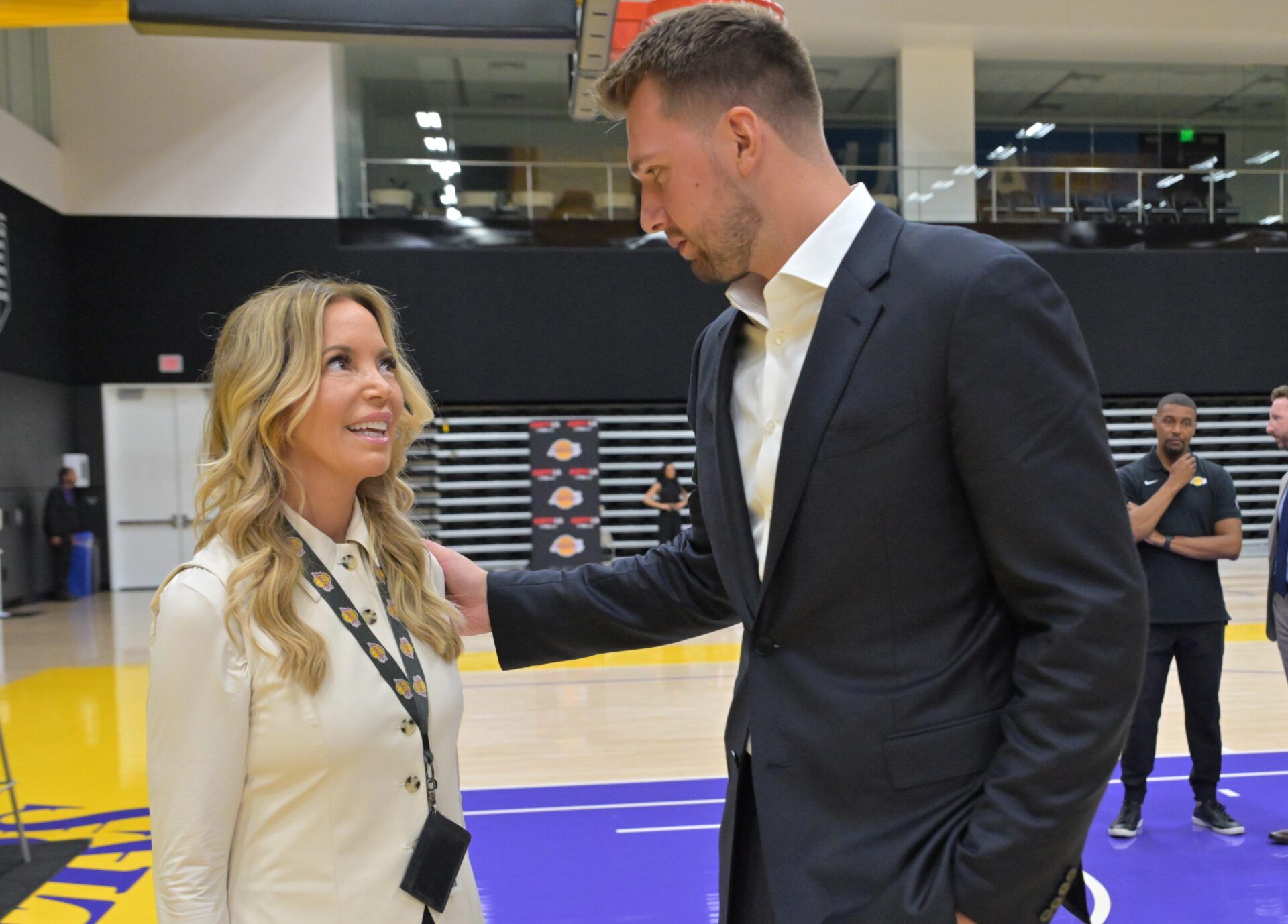 Los Angeles Lakers Luka Doncic (77) talks with team co-owner Jeanie Buss following a press conference announcing the signing of a 3-year, $165 million contract extension at UCLA Health Training Center.