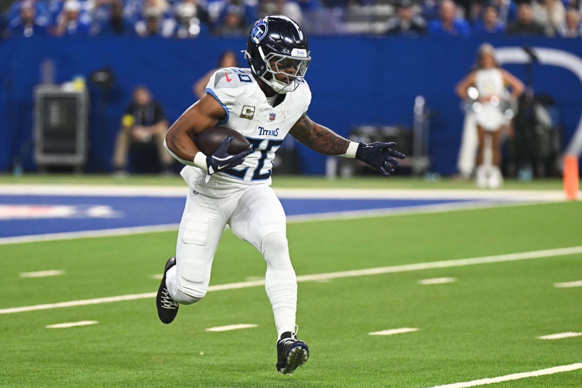 Tennessee Titans running back Tony Pollard (20) rushes during the first quarter against the Indianapolis Colts at Lucas Oil Stadium.