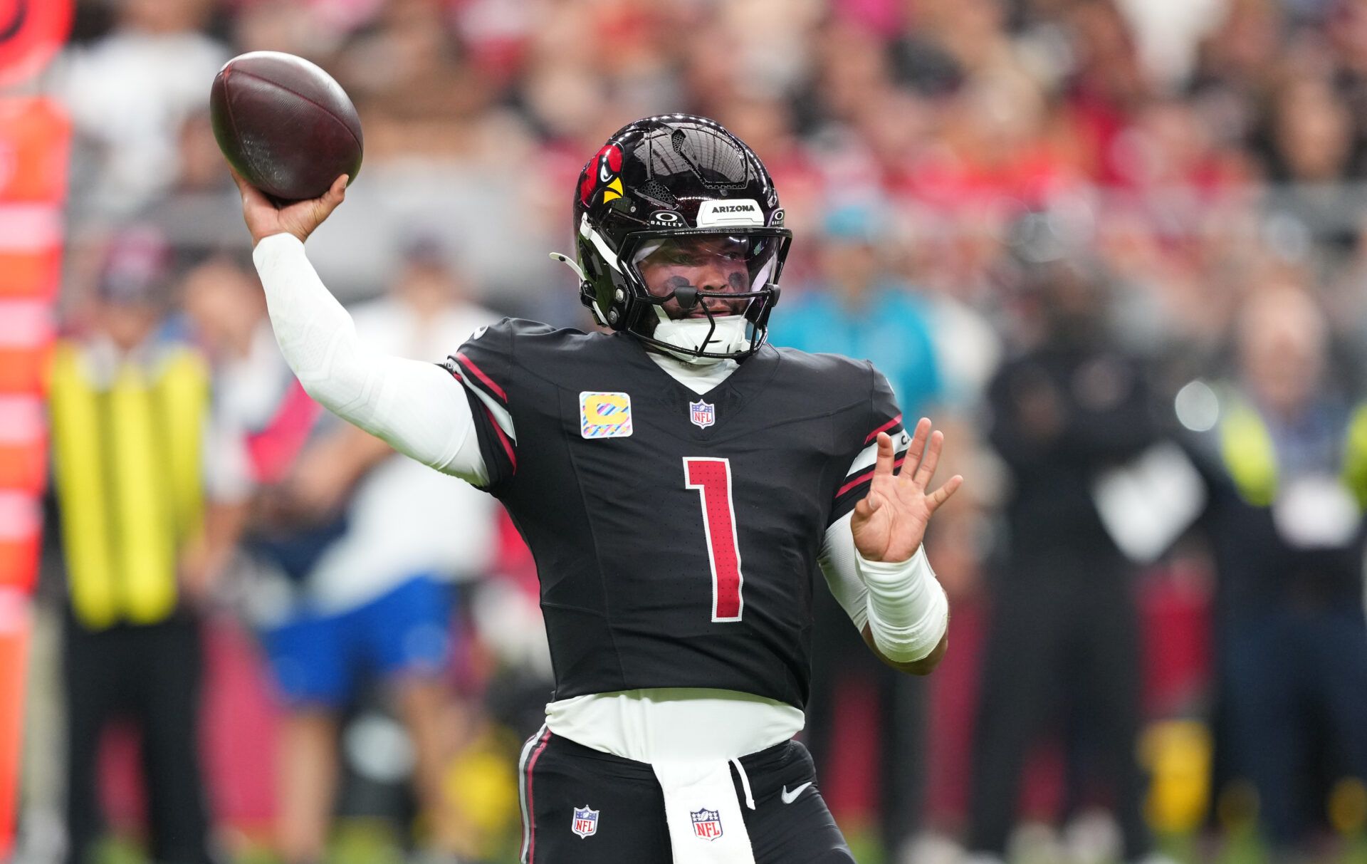 Arizona Cardinals quarterback Kyler Murray (1) makes a throw against the Tennessee Titans during the fourth quarter at State Farm Stadium.