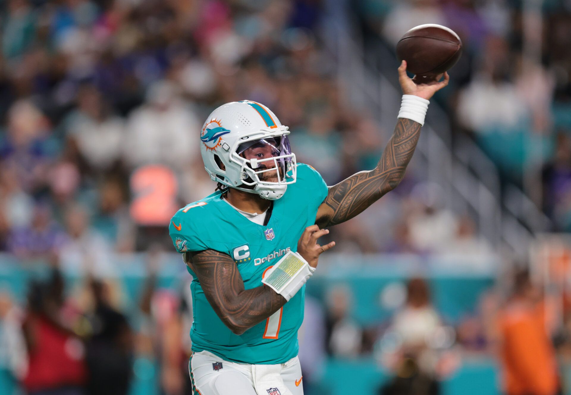 🌙💛 SILENT ACTION: Tua Tagovailoa was caught secretly buying dinner and paying tuition for 50 homeless students during finals season. The security guard said: “I thought it was a food delivery guy, but it turned out to be the Dolphins’ QB, dropping bags of food in the school lobby in the rain.” All the receipts were under the name of a stranger: “Tua Someone Today.”-thanhhoa