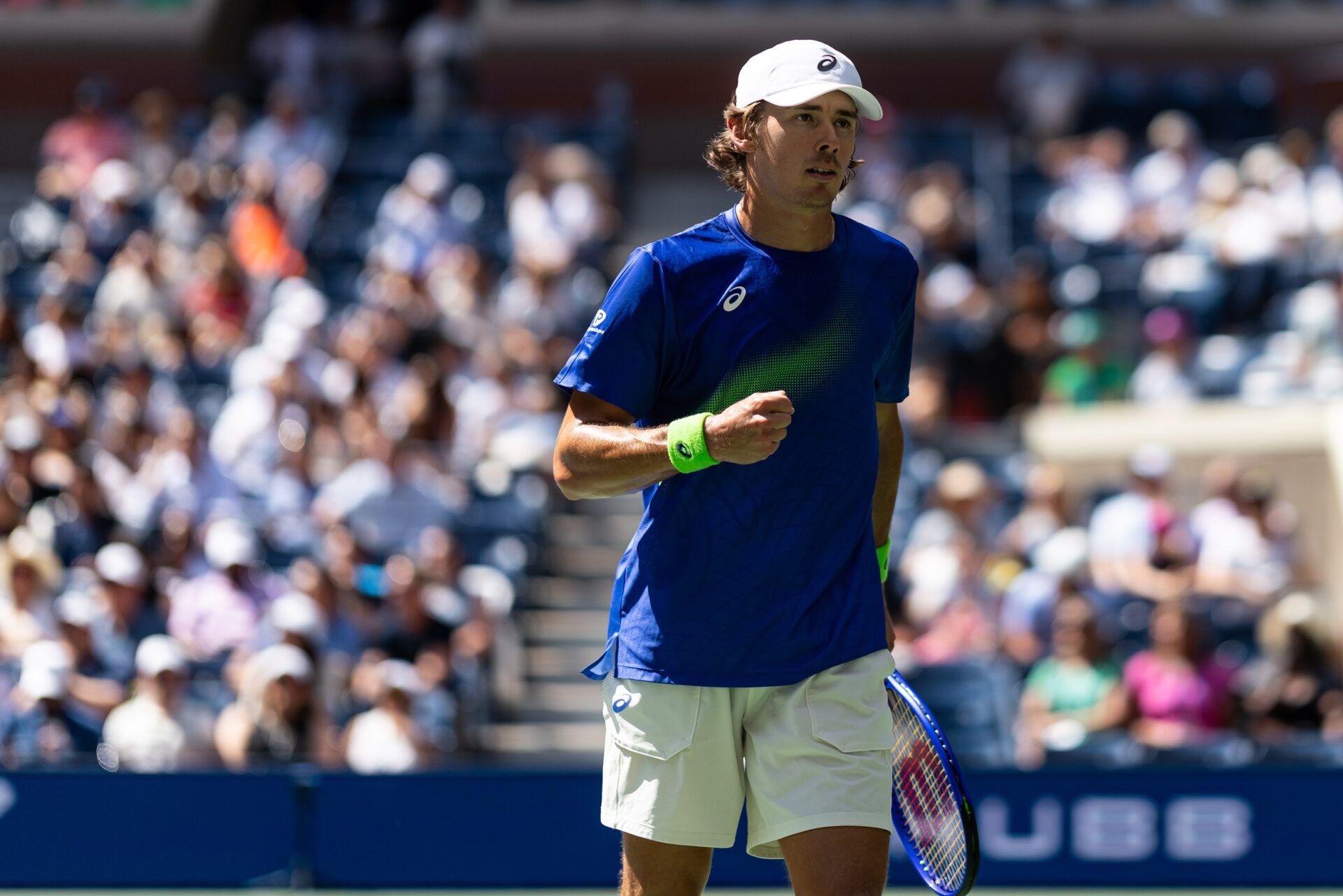 De Minaur in action