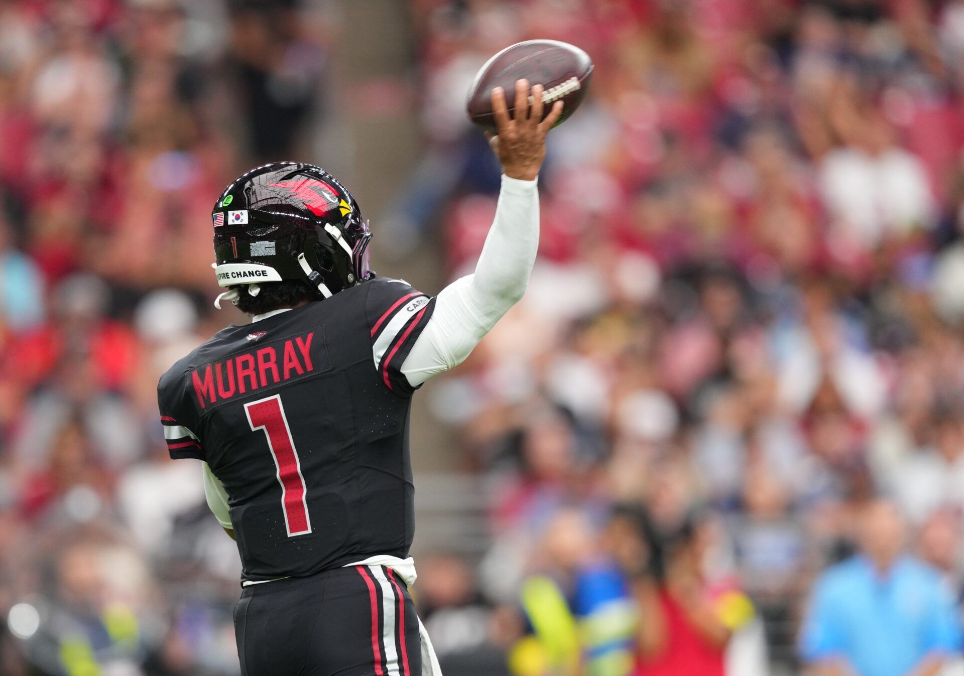 Arizona Cardinals quarterback Kyler Murray (1) throws a pass against the Tennessee Titans during the second quarter at State Farm Stadium.