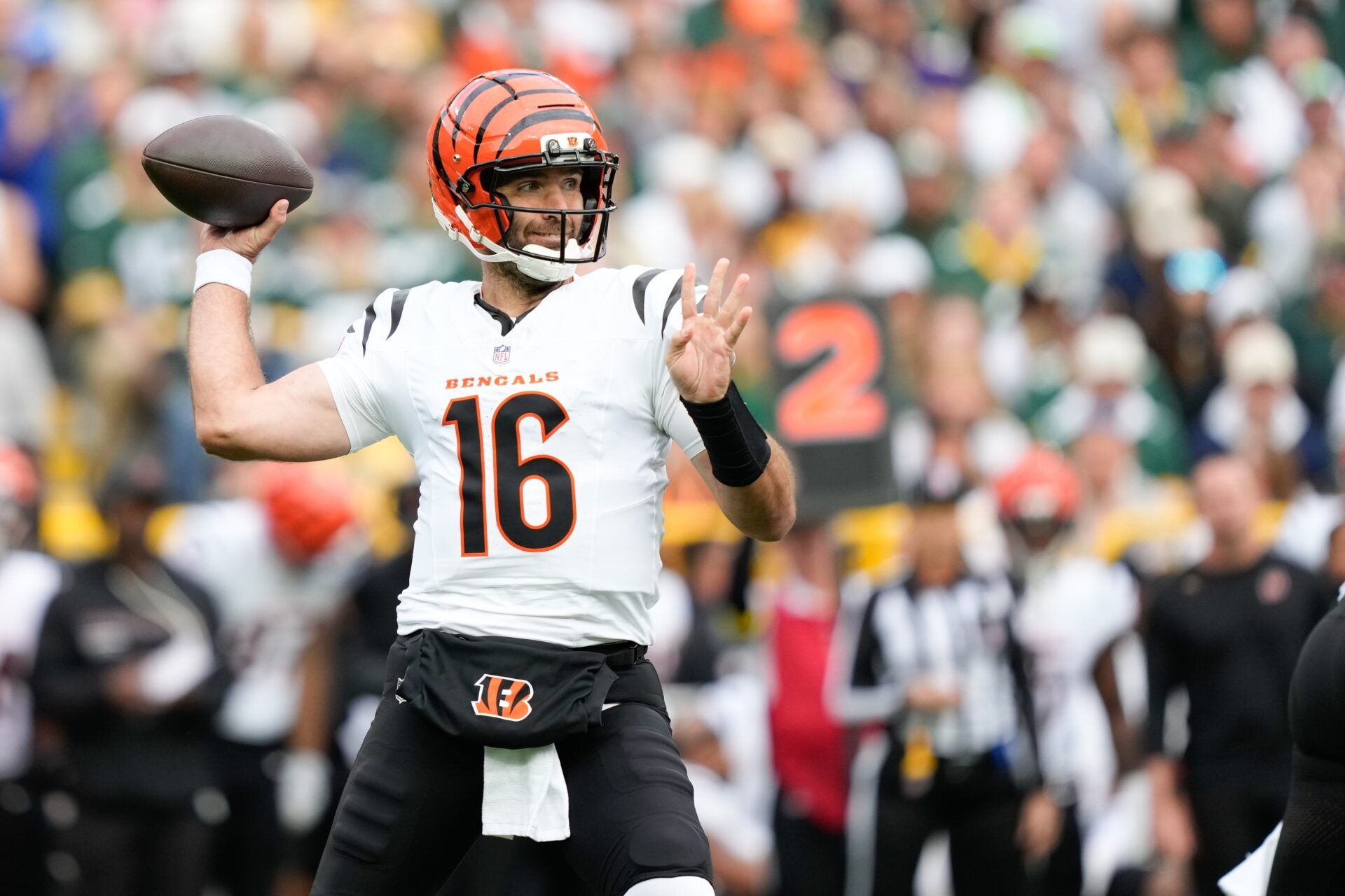 Cincinnati Bengals quarterback Joe Flacco (16) throws the ball during the second quarter against the Green Bay Packers at Lambeau Field.