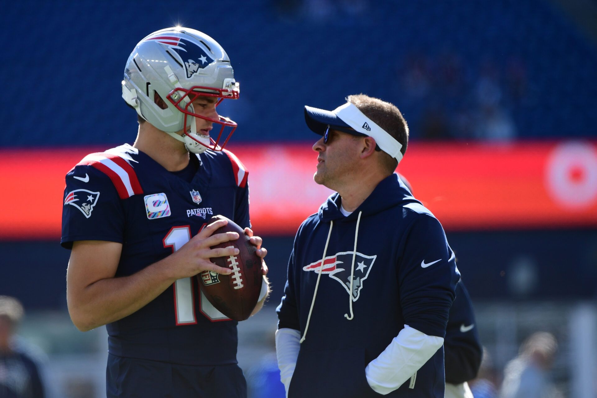 New England Patriots quarterback Drake Maye (10) warms up prior to the first half against the Cleveland Browns at Gillette Stadium.