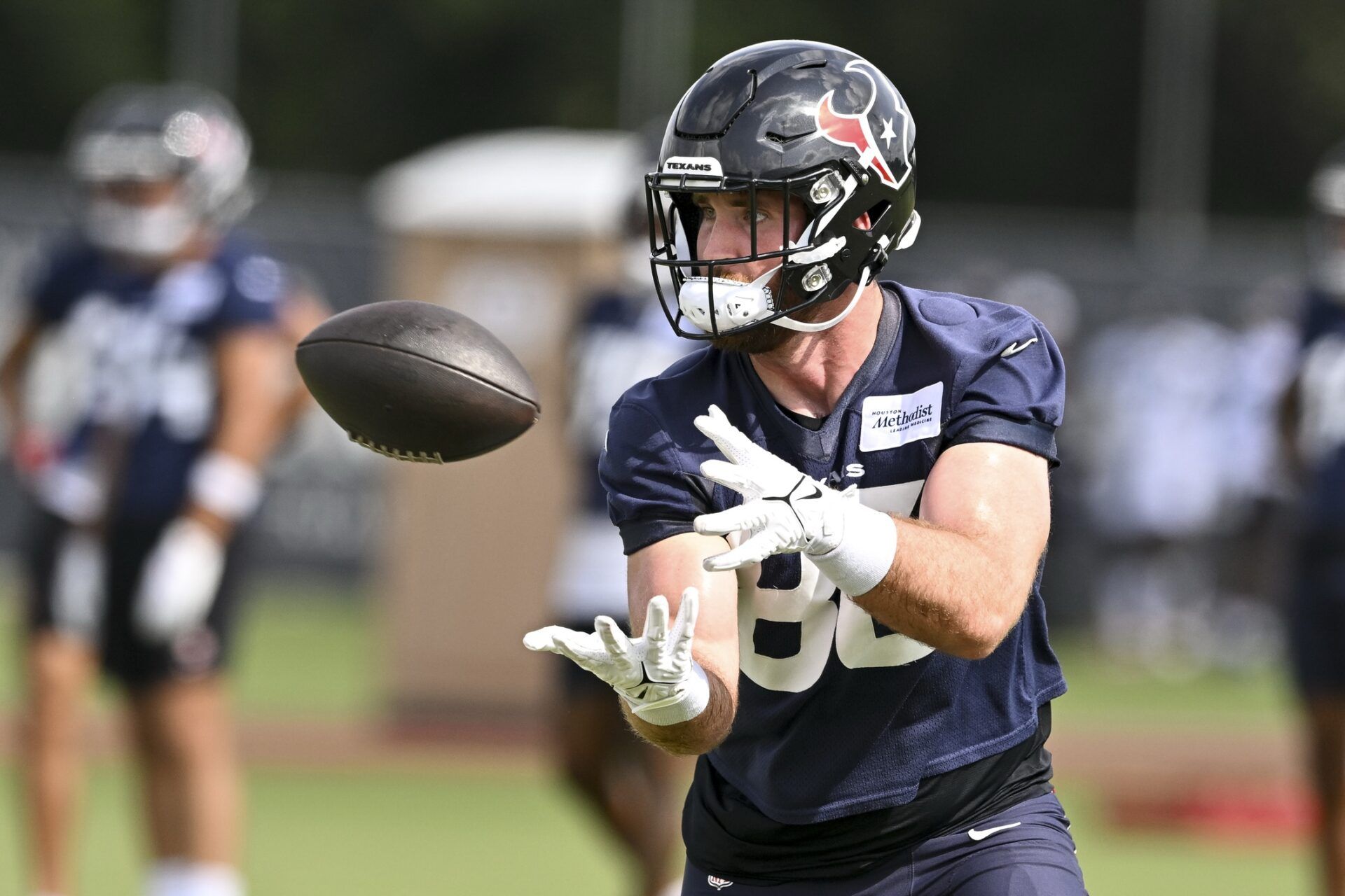 Houston Texans tight end Dalton Schultz (86) participates in a drill during an NFL football minicamp at NRG Stadium.
