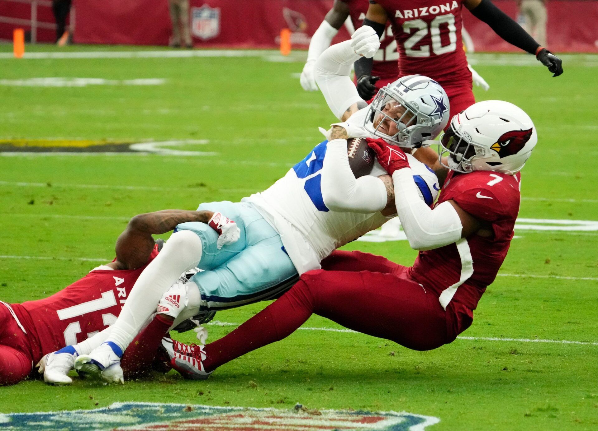 Dallas Cowboys tight end Peyton Hendershot (89) is tackled by Arizona Cardinals linebacker Kyzir White (7) in the first at State Farm Stadium.