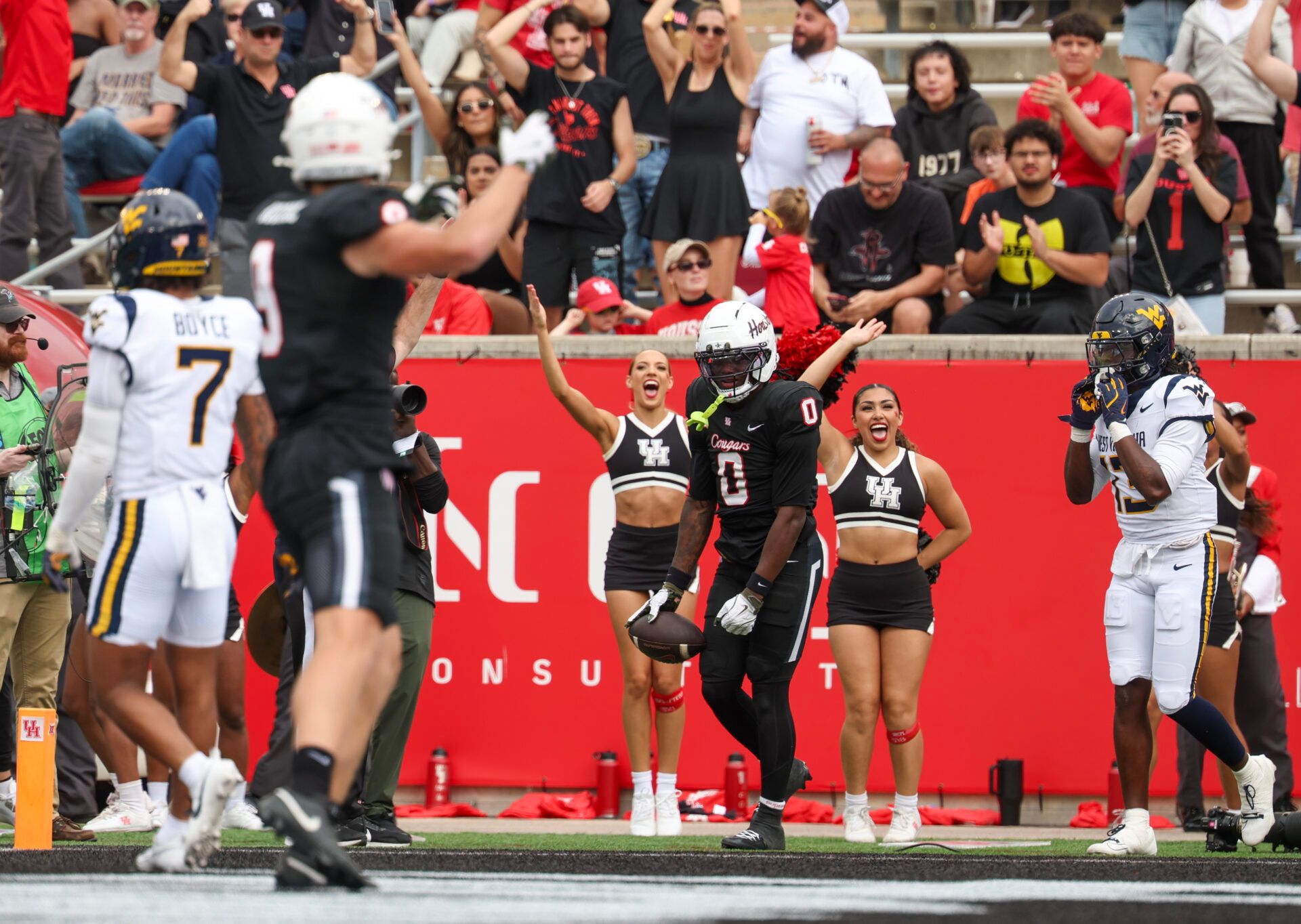 Houston Cougars wide receiver Amare Thomas (0) celebrates his touchdown against the West Virginia Mountaineers in the first half at TDECU Stadium.
