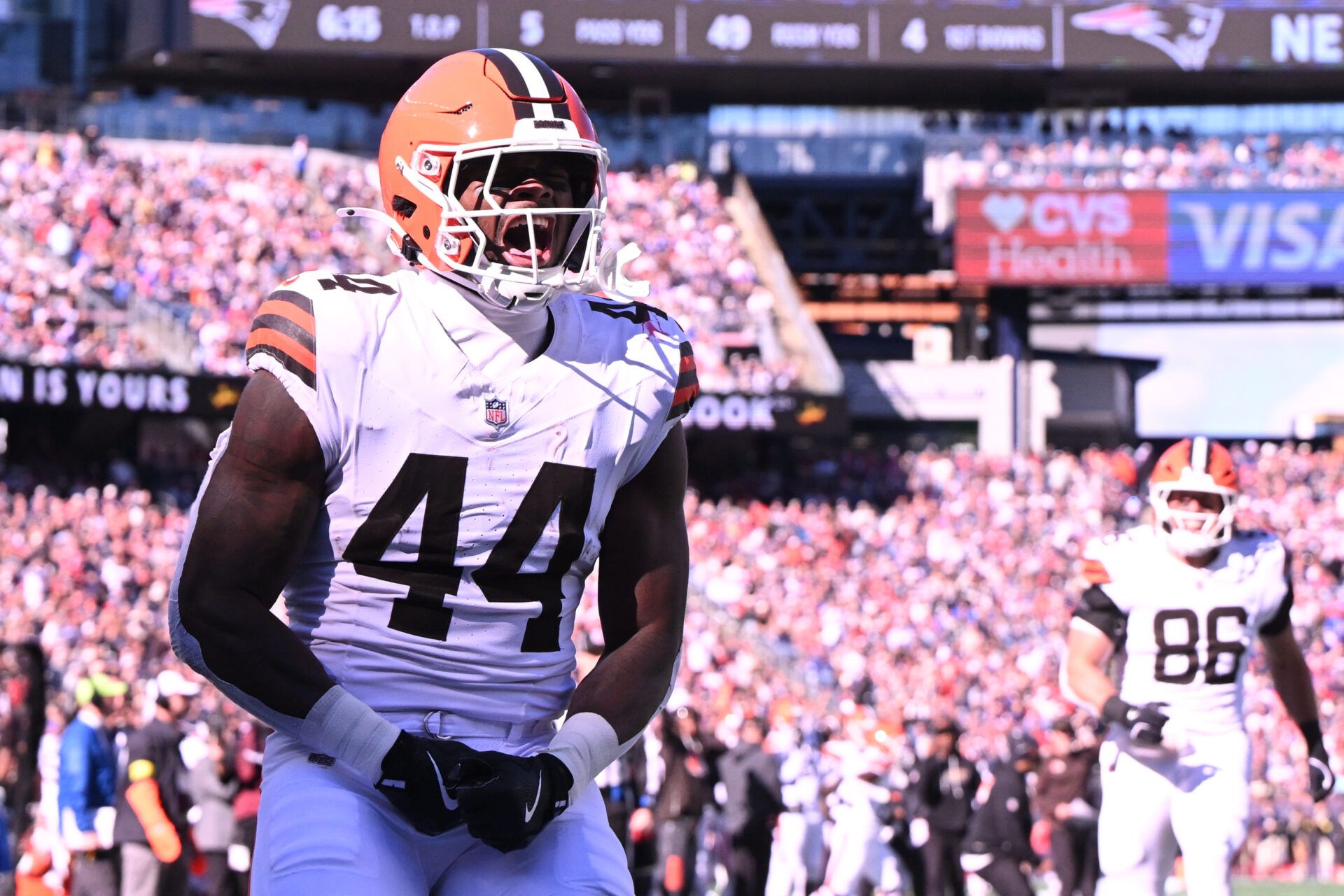 Cleveland Browns tight end Harold Fannin Jr. (44) scores a touchdown  during the first quarter against the New England Patriots at Gillette Stadium.