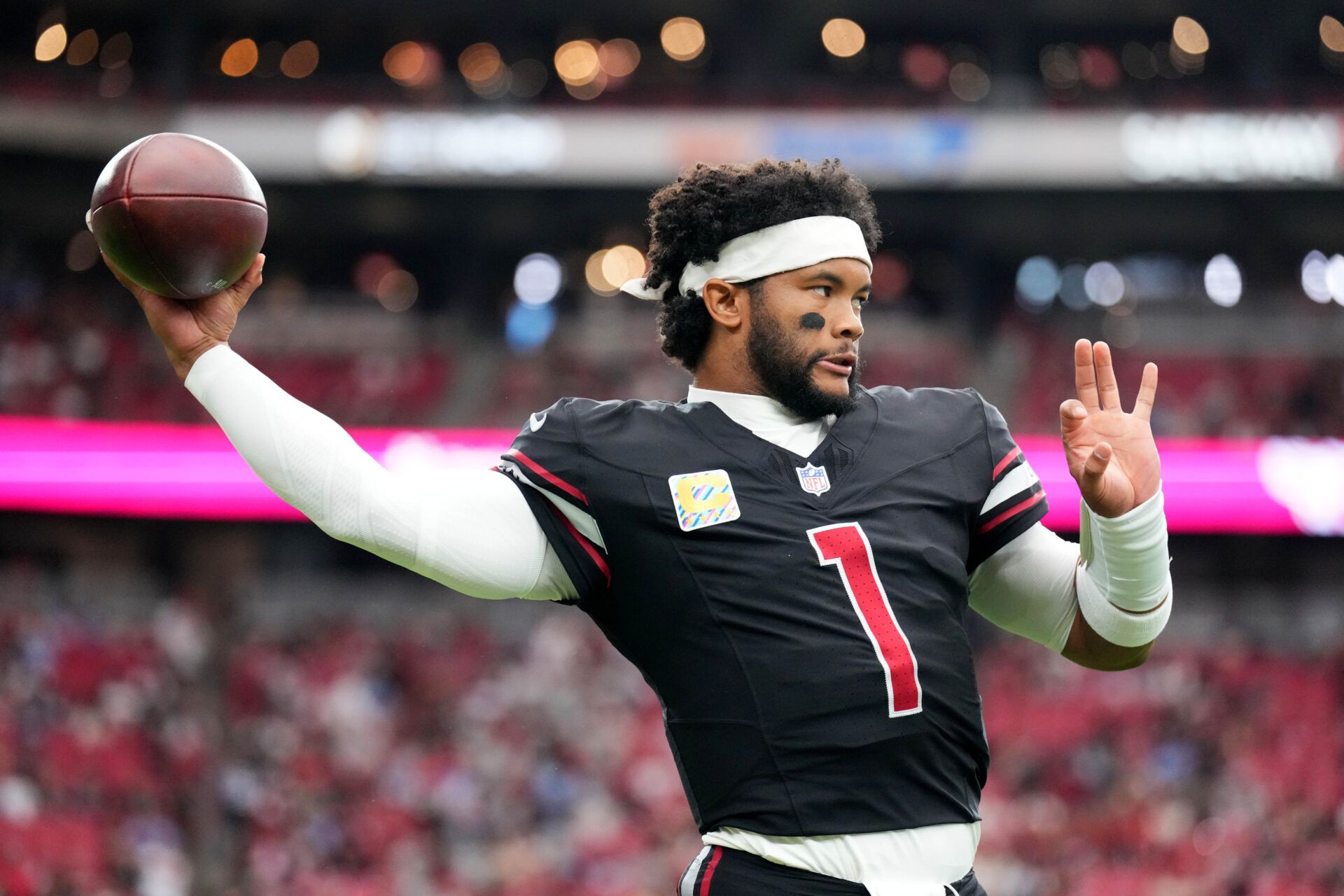Arizona Cardinals quarterback Kyler Murray (1) warms up before their game against the Tennessee Titans at State Farm Stadium.