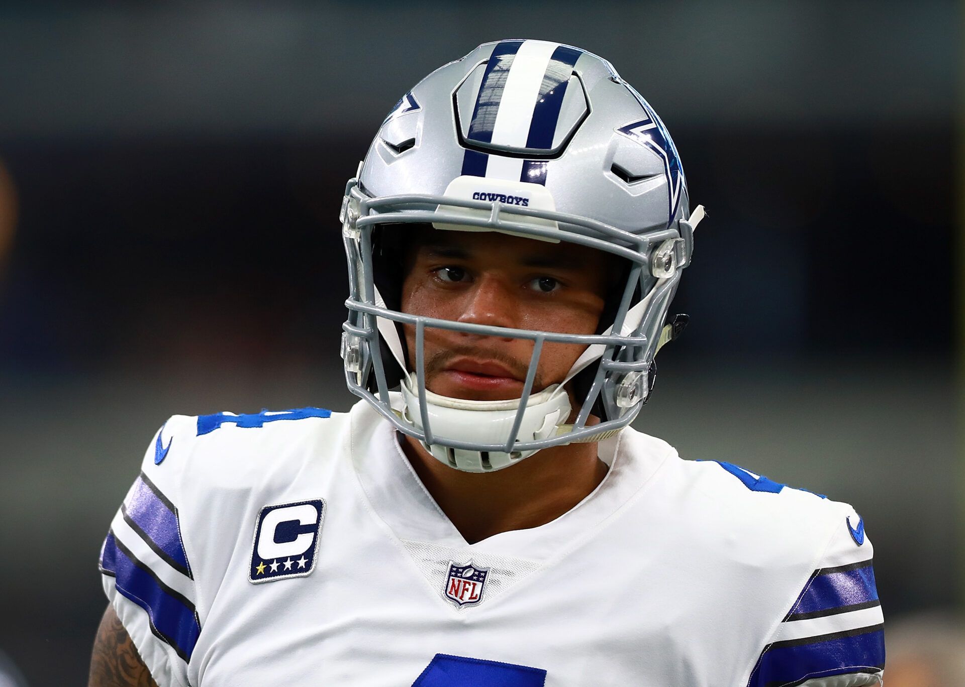 ARLINGTON, TX - OCTOBER 01:  Dak Prescott #4 of the Dallas Cowboys stands on the field during warmups before the game against the Los Angeles Rams at AT&T Stadium on October 1, 2017 in Arlington, Texas.  (Photo by Tom Pennington/Getty Images)