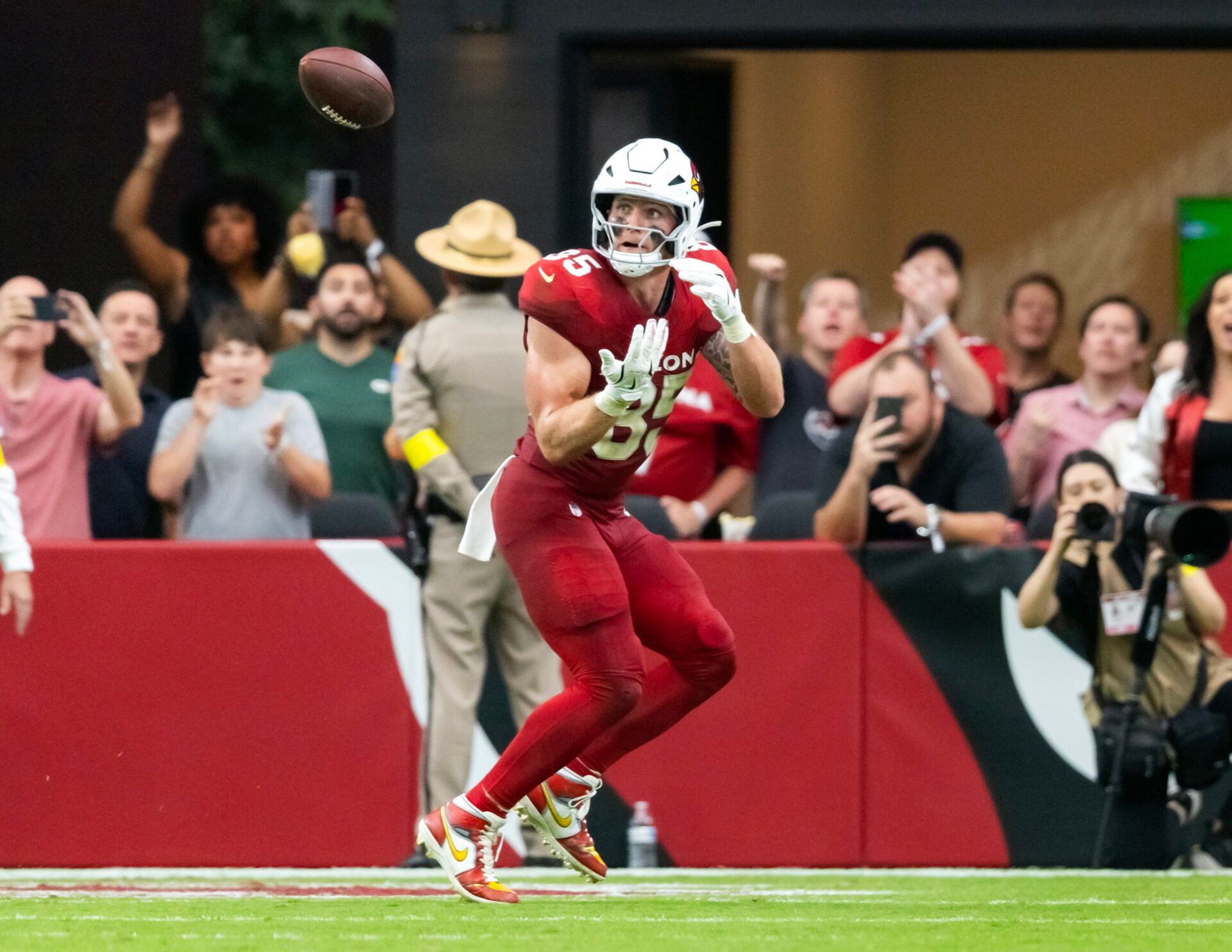 Arizona Cardinals tight end Trey McBride (85) catches a touchdown pass against the Green Bay Packers in the first half at State Farm Stadium.