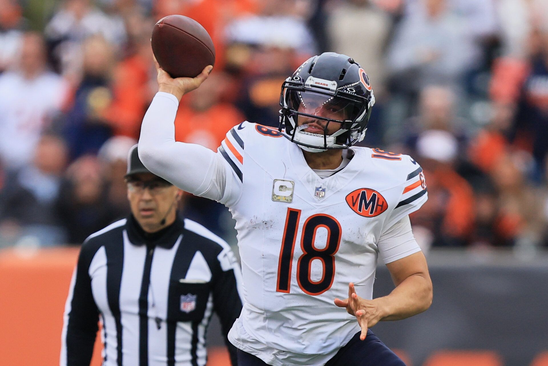 Chicago Bears quarterback Caleb Williams (18) throws a pass against the Cincinnati Bengals during the second quarter at Paycor Stadium.