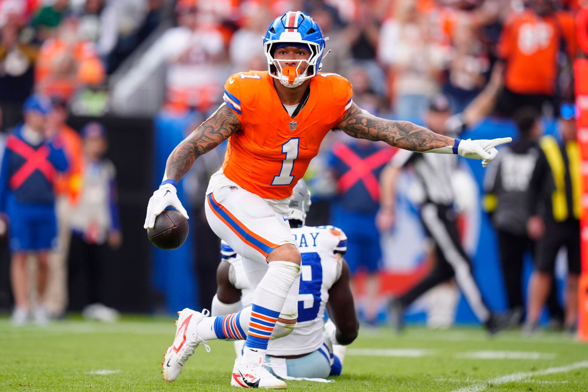 Denver Broncos tight end Evan Engram (1) runs against the Dallas Cowboys in the second half at Empower Field at Mile High.
