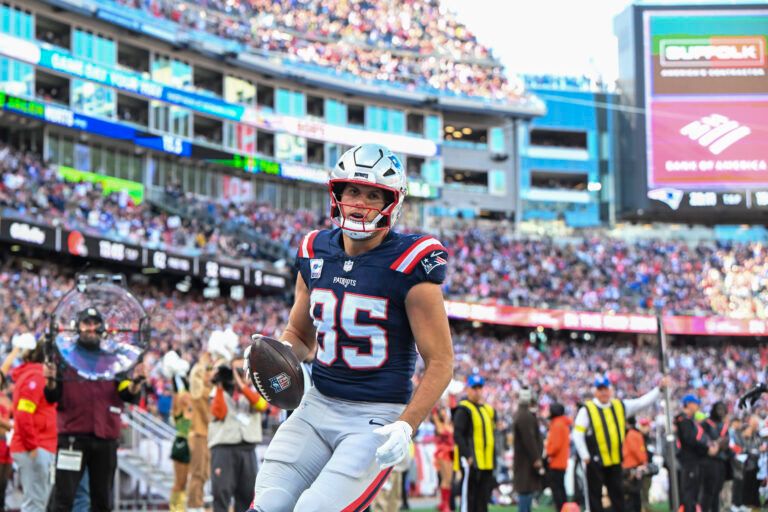 New England Patriots tight end Hunter Henry (85) celebrates scoring a touchdown  during the third quarter against the Cleveland Browns at Gillette Stadium.