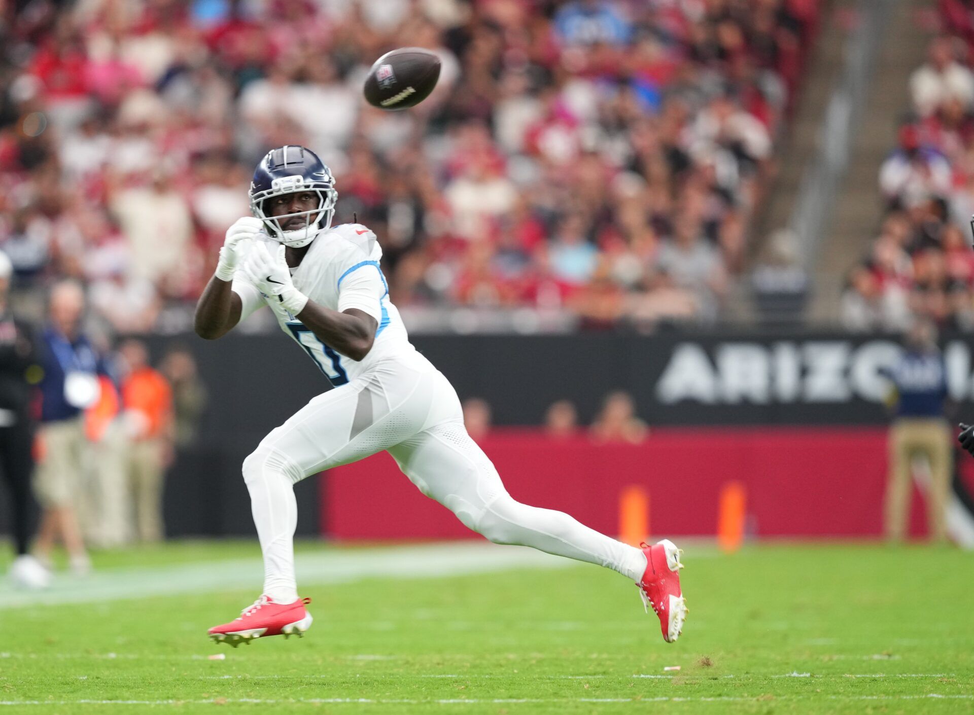 Tennessee Titans wide receiver Calvin Ridley (0) makes a catch against the Arizona Cardinals during the second quarter at State Farm Stadium.
