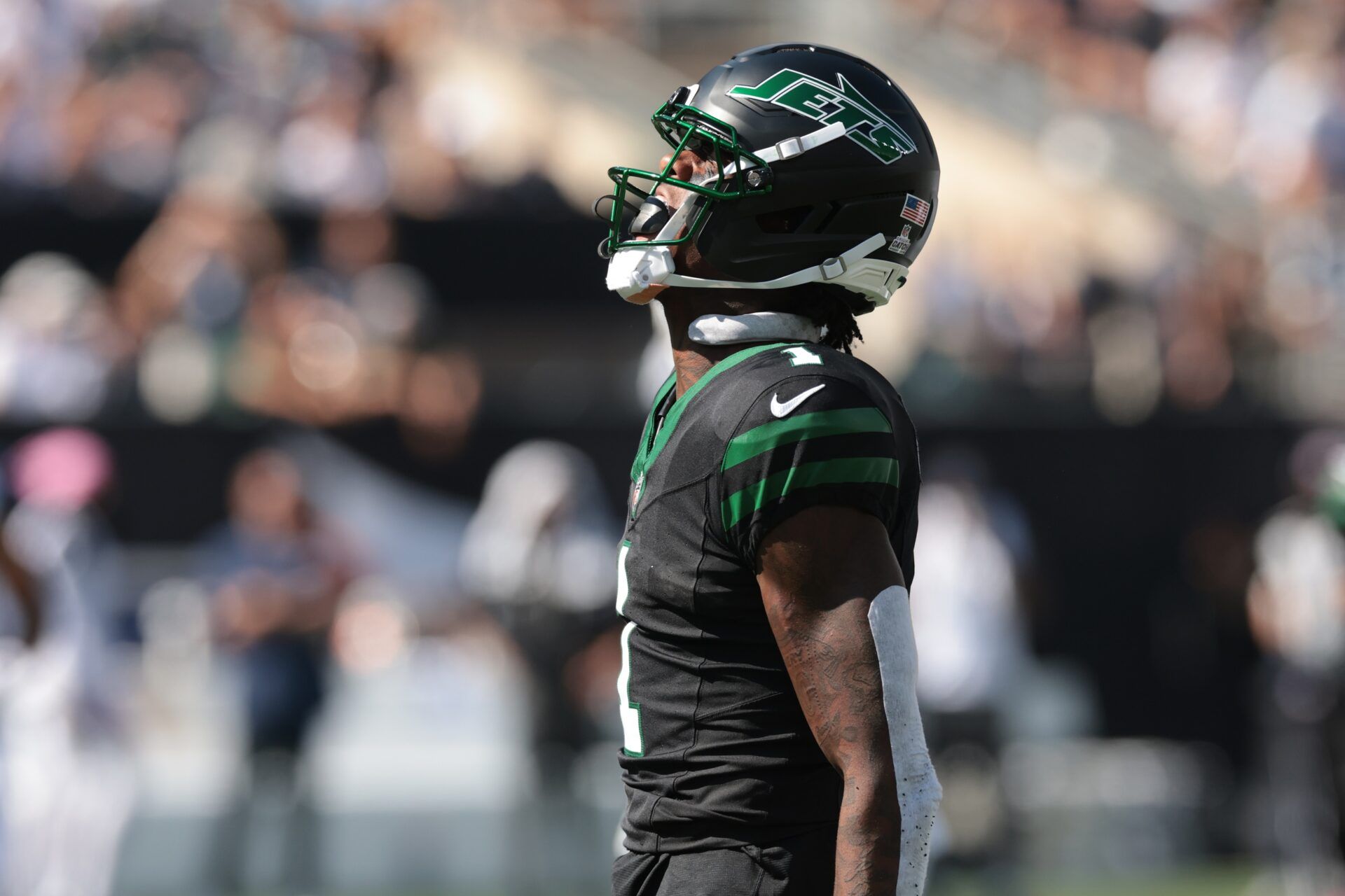New York Jets cornerback Sauce Gardner (1) reacts after making a tackle against the Dallas Cowboys during the first half at MetLife Stadium.