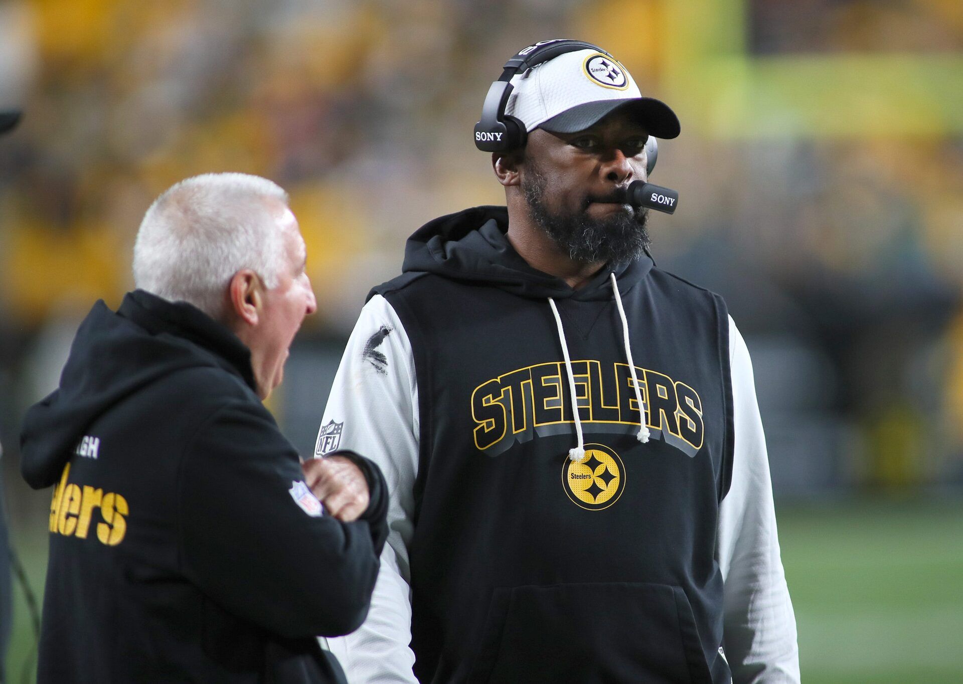 Pittsburgh Steelers head coach Mike Tomlin looks on as the clock winds down during the second half against the Green Bay Packers at Acrisure Stadium in Pittsburgh, PA on October 26, 2025.