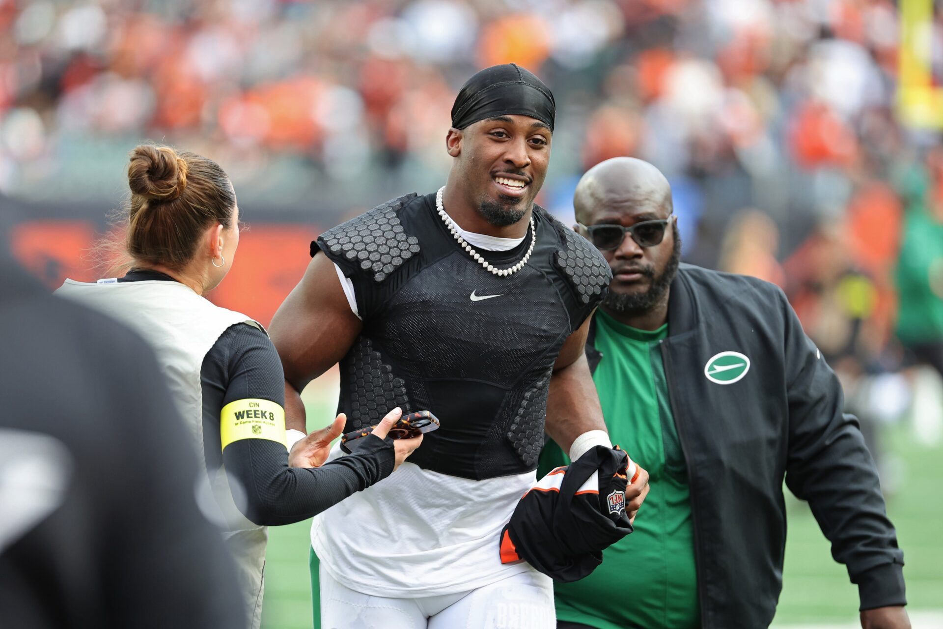 New York Jets running back Breece Hall (20) celebrates the win against the Cincinnati Bengals at Paycor Stadium.