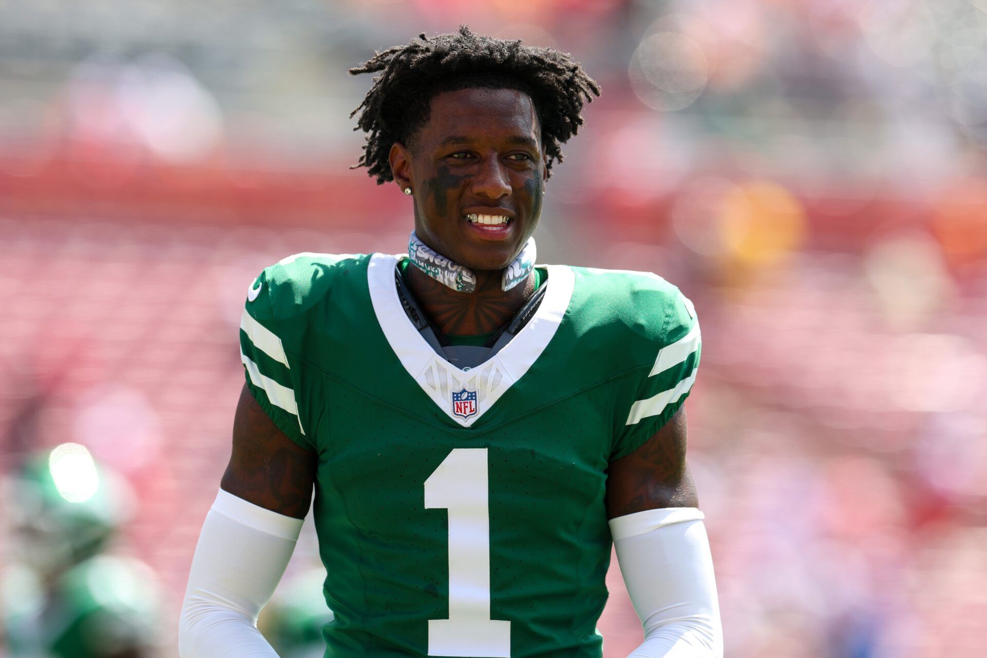 New York Jets cornerback Sauce Gardner (1) warms up before a game against the Tampa Bay Buccaneers at Raymond James Stadium.