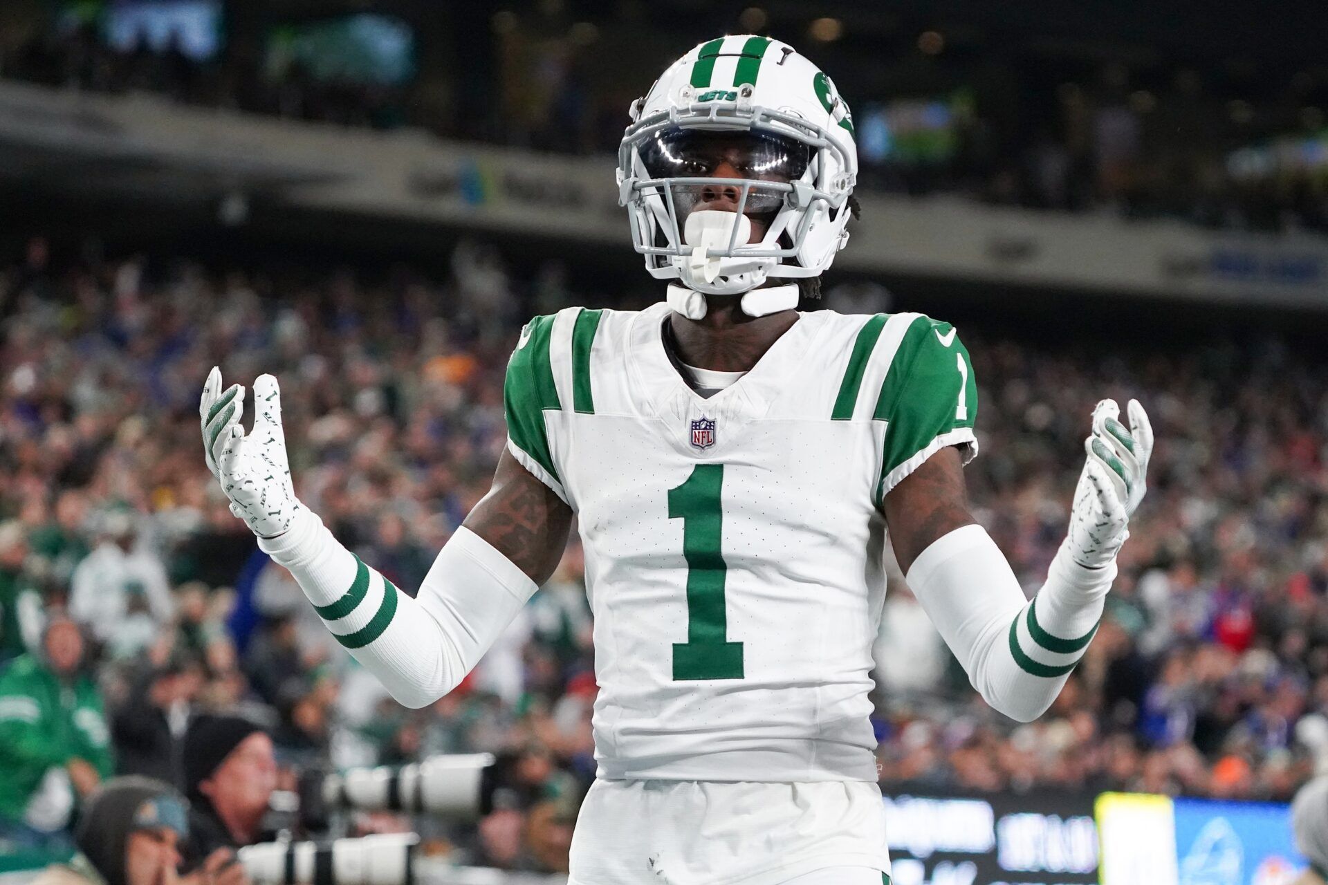 New York Jets cornerback Sauce Gardner (1) reacts to a call during the first half against the Buffalo Bills at MetLife Stadium.