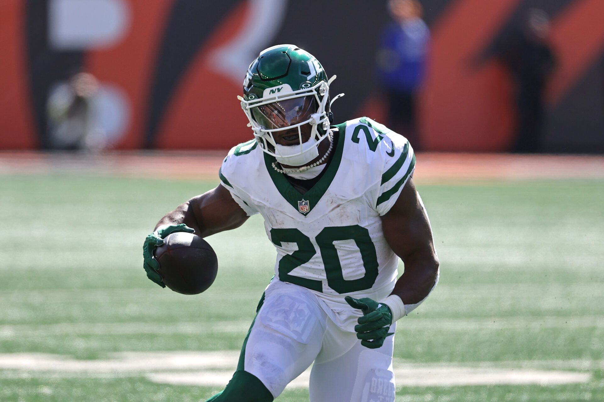 New York Jets running back Breece Hall (20) runs with the ball during the second quarter against the Cincinnati Bengals at Paycor Stadium.