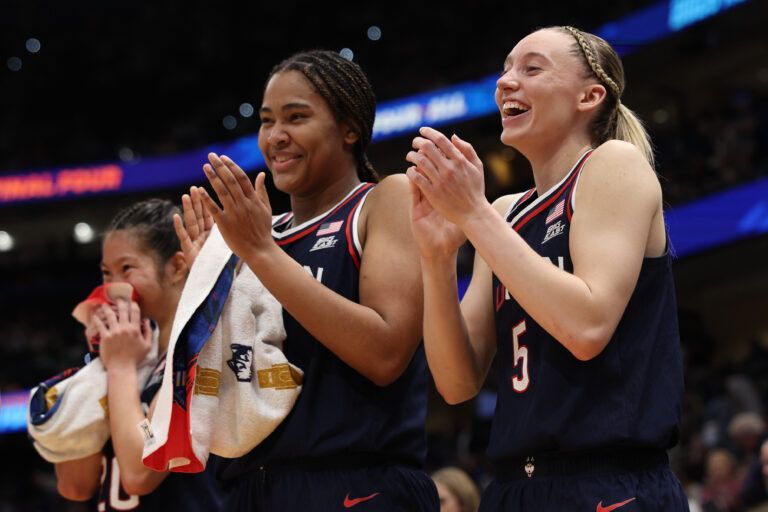 Connecticut Huskies forward Sarah Strong (21) and guard Paige Bueckers (5) react on the bench during the fourth quarter in a semifinal of the women's 2025 NCAA tournament against the UCLA Bruins at Amalie Arena.