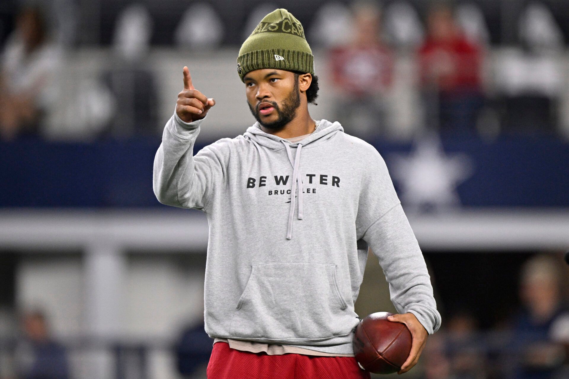 Arizona Cardinals quarterback Kyler Murray (1) warms up before the game against the Dallas Cowboys at AT&T Stadium.
