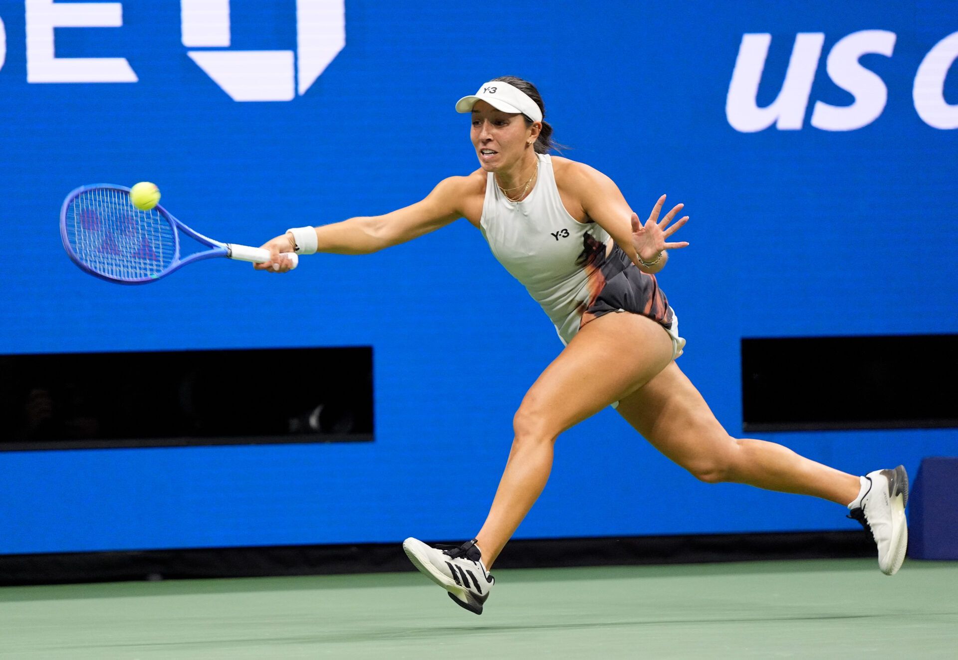 Jessica Pegula looking to qualify for the semifinals at the 2025 WTA Finals with a win over Jasmine Paolini on Thursday, November 6.