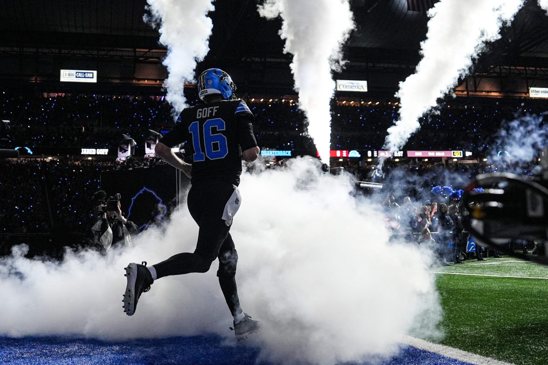 Detroit Lions quarterback Jared Goff (16) runs onto the field for first half against Tampa Bay Buccaneers at Ford Field in Detroit on Monday, Oct. 20, 2025.