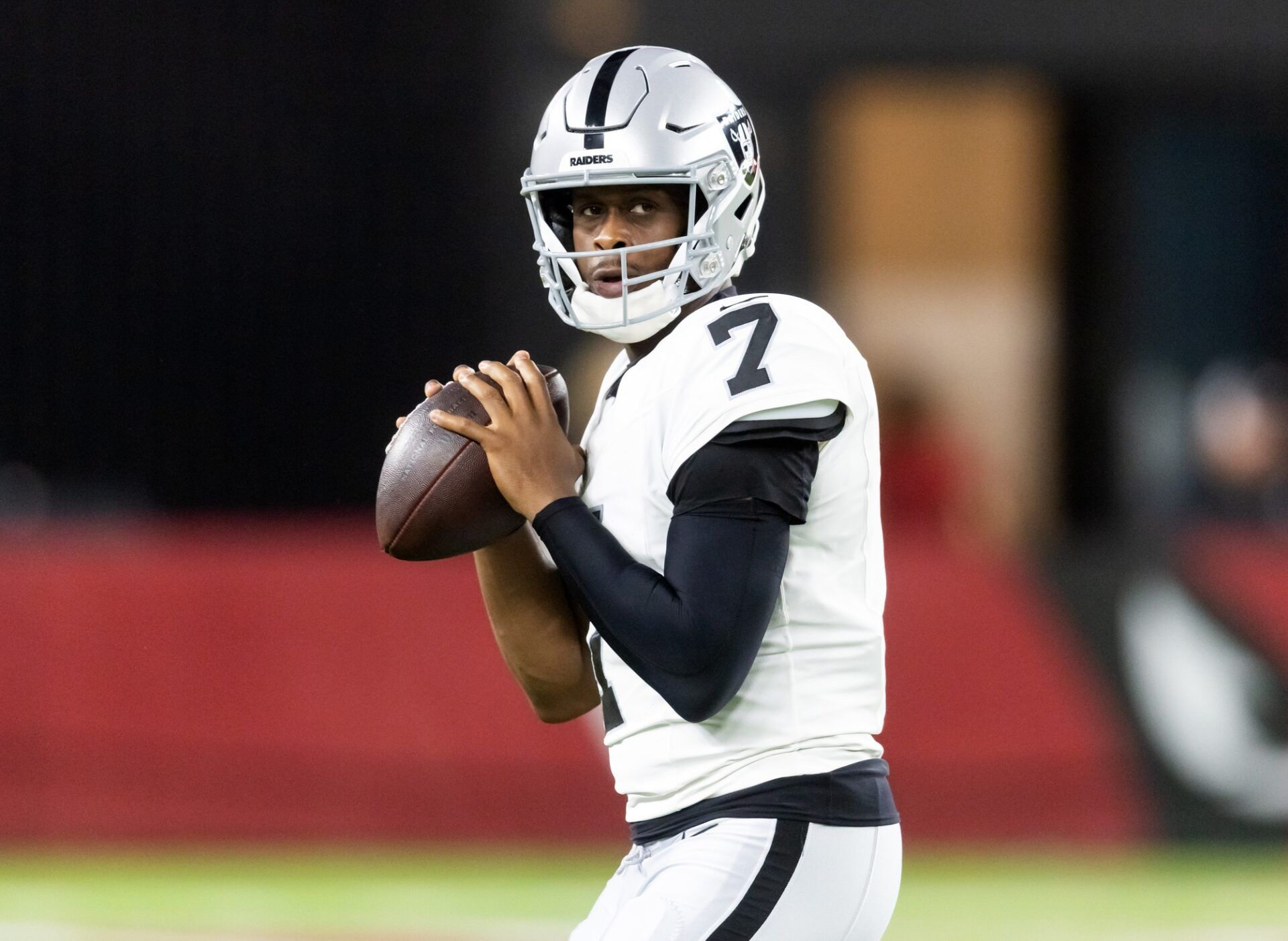 Las Vegas Raiders quarterback Geno Smith (7) against the Arizona Cardinals during a preseason NFL game at State Farm Stadium.