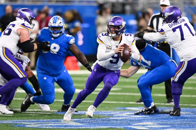 Minnesota Vikings quarterback J.J. McCarthy (9) runs out of the pocket during the first quarter against the Minnesota Vikings at Ford Field.