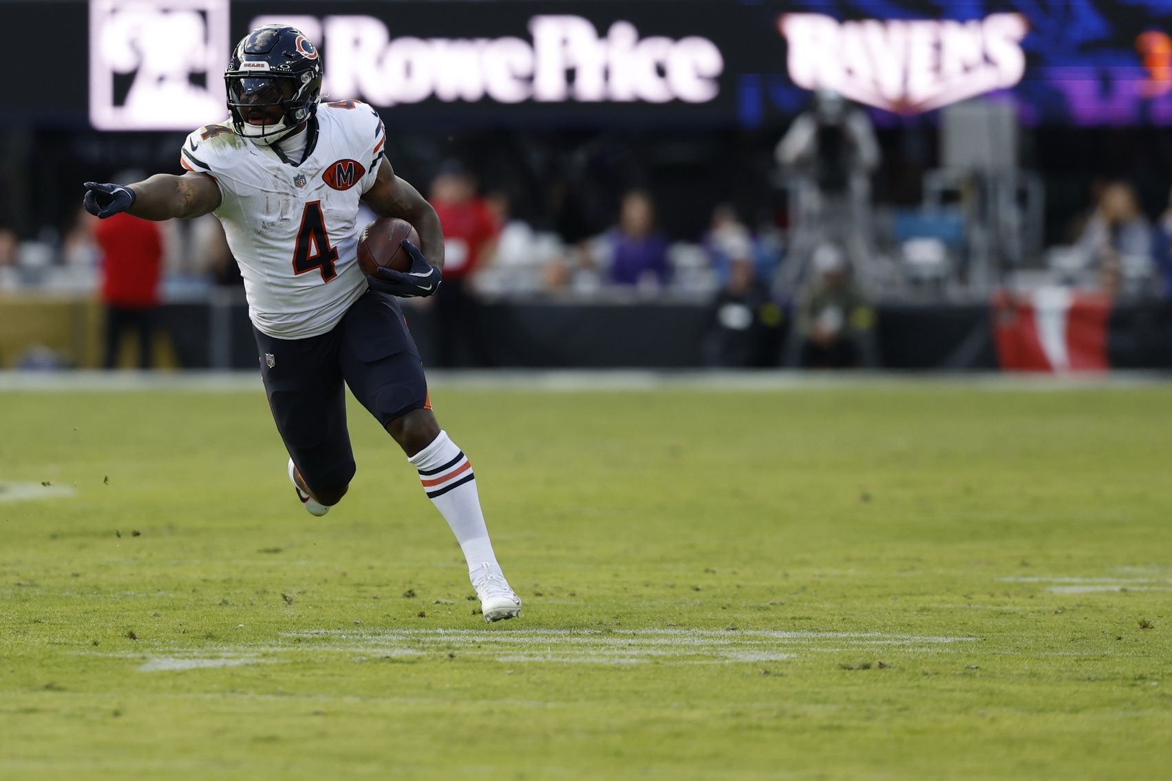 Chicago Bears running back D'Andre Swift (4) carries the ball against the Baltimore Ravens at M&T Bank Stadium.