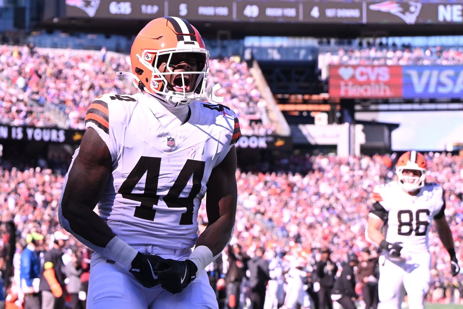 Cleveland Browns tight end Harold Fannin Jr. (44) scores a touchdown  during the first quarter against the New England Patriots at Gillette Stadium.
