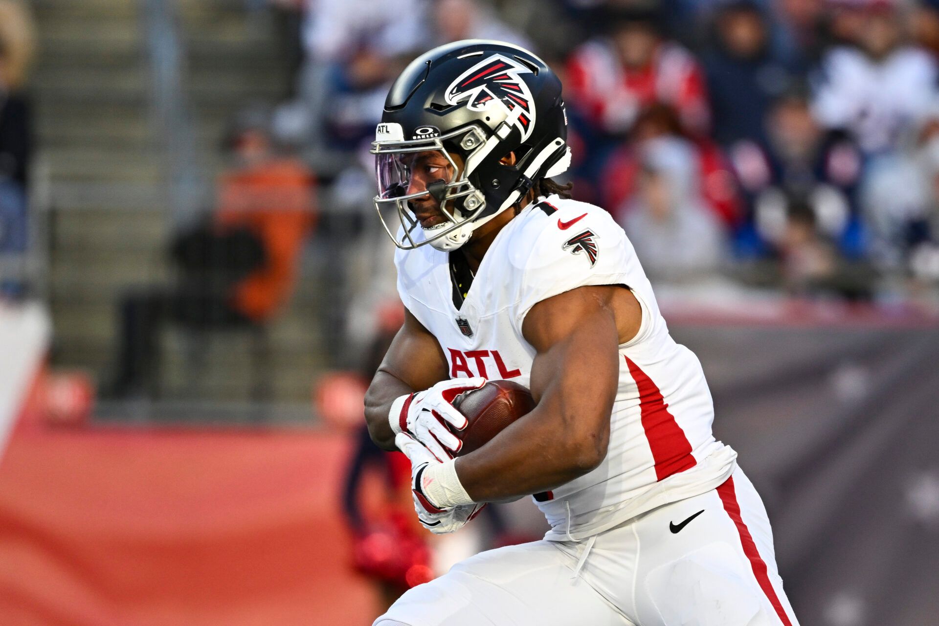 Atlanta Falcons running back Bijan Robinson (7) runs the ball against the New England Patriots during the third quarter at Gillette Stadium.