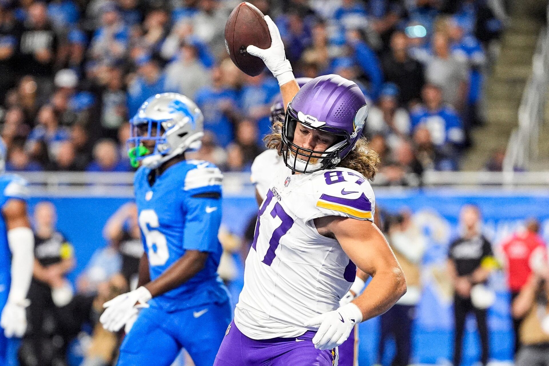 Minnesota Vikings tight end T.J. Hockenson (87) celebrates a touchdown against Detroit Lions during the first half at Ford Field in Detroit on Sunday, November 2, 2025.