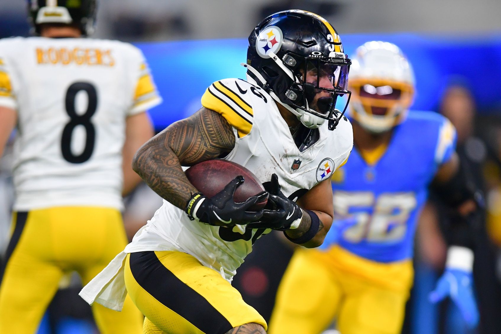 Pittsburgh Steelers running back Jaylen Warren (30) carries the ball against the Los Angeles Chargers during the second quarter of the game at SoFi Stadium.