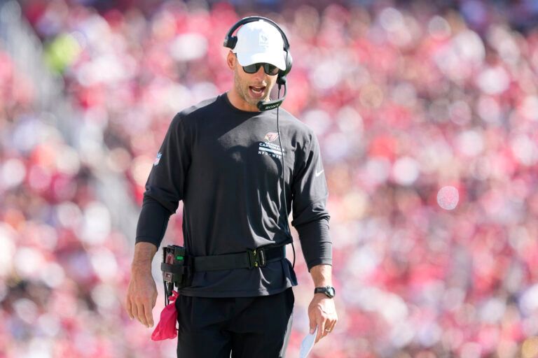 Arizona Cardinals head coach Jonathan Gannon on the sidelines against the San Francisco 49ers during the second half at Levi's Stadium.
