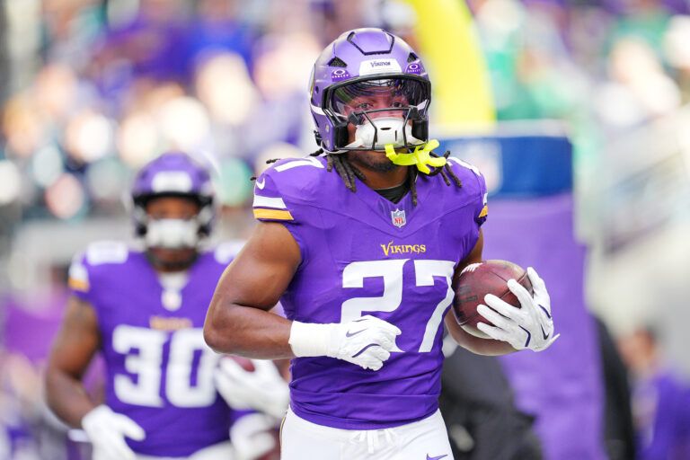 Minnesota Vikings running back Jordan Mason (27) warms up before the game against the Philadelphia Eagles at U.S. Bank Stadium.