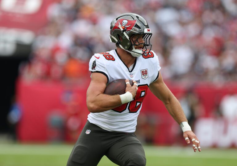 Tampa Bay Buccaneers tight end Cade Otton (88) runs for a gain during the first quarter against the New England Patriots at Raymond James Stadium.