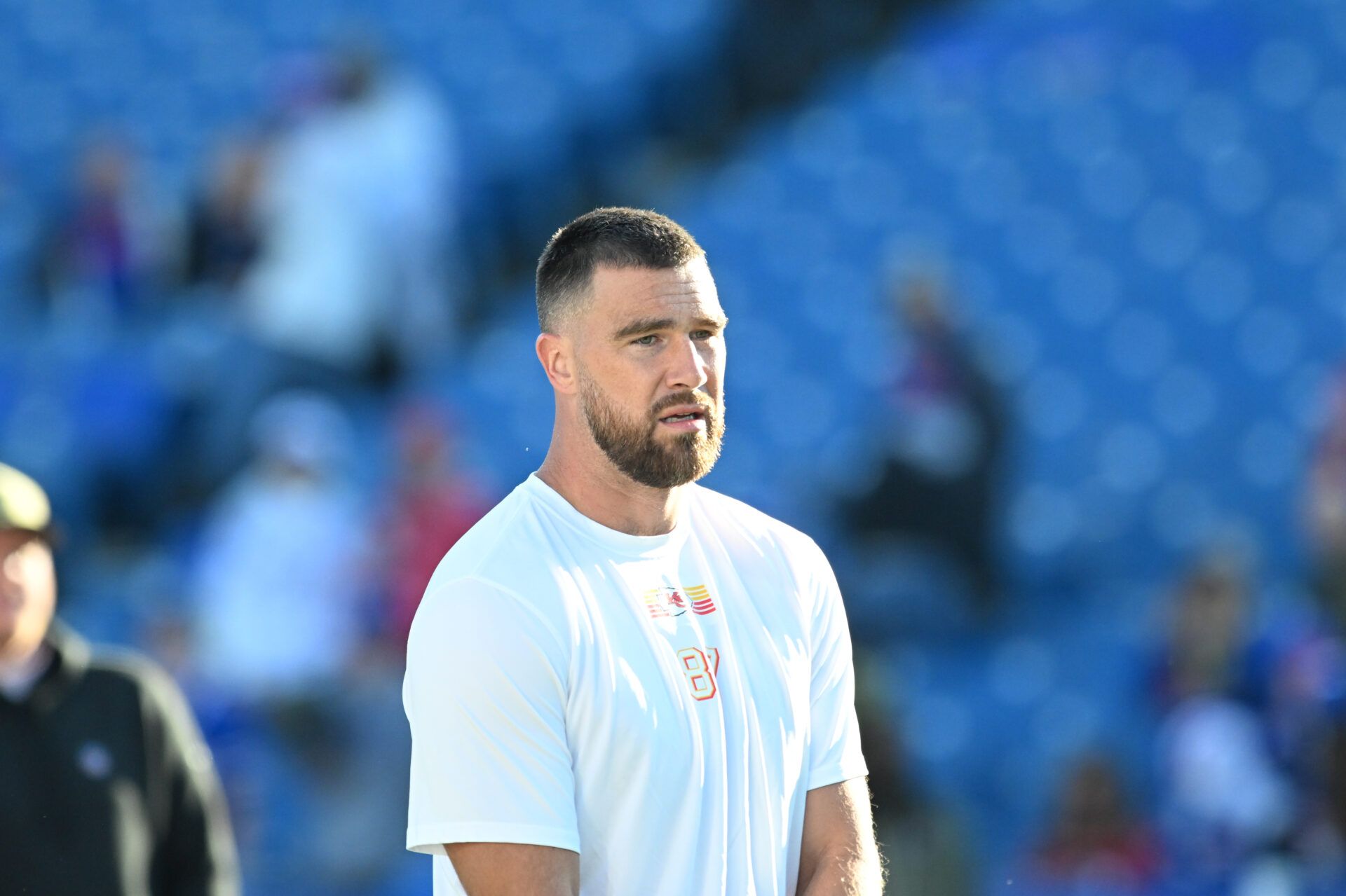 Kansas City Chiefs tight end Travis Kelce (87) warms up before the game against the Buffalo Bills at Highmark Stadium.