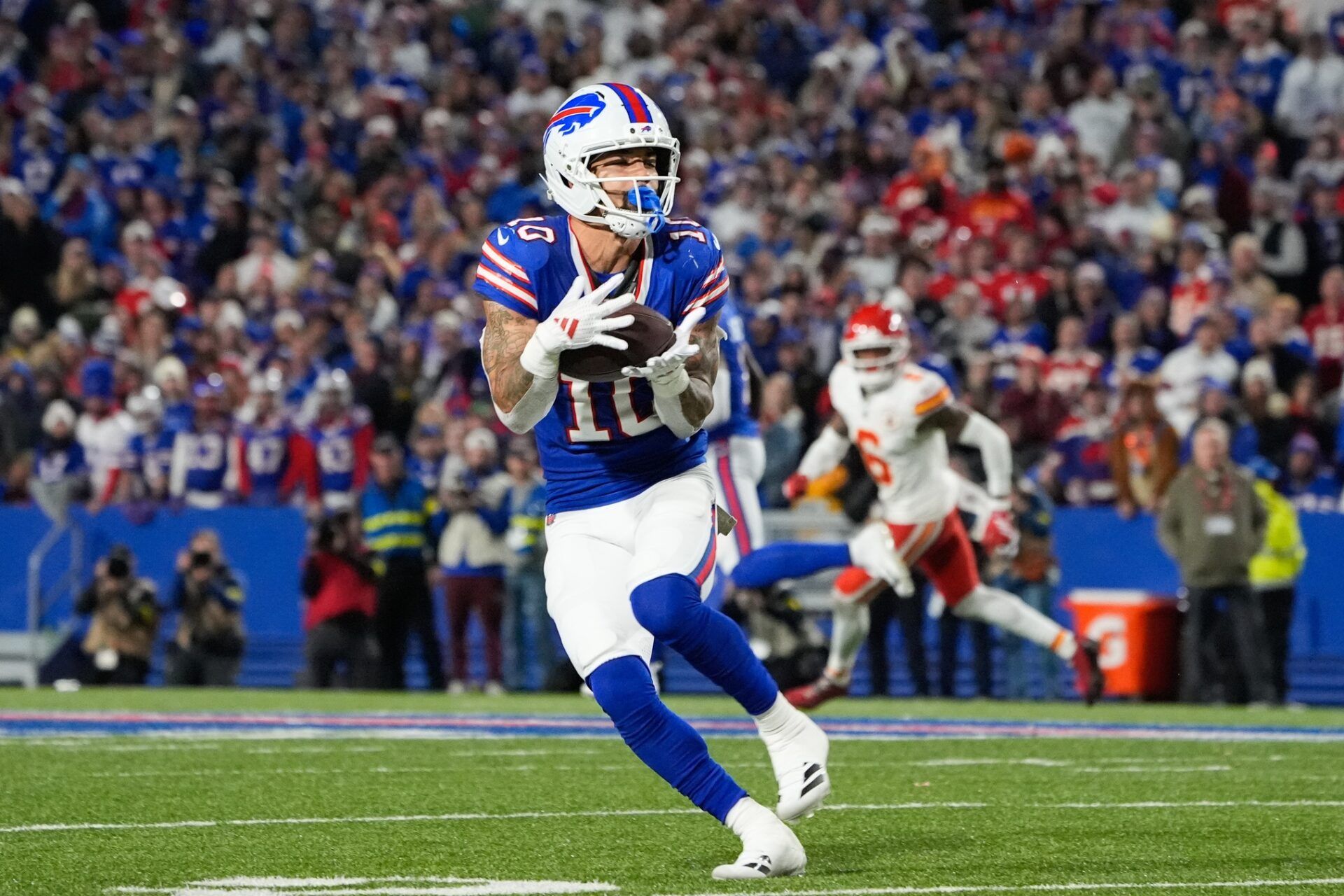 Buffalo Bills wide receiver Khalil Shakir (10) catches a pass during the third quarter against the Kansas City Chiefs at Highmark Stadium.