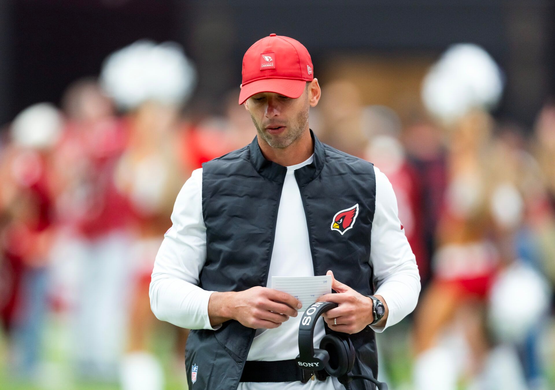 Arizona Cardinals head coach Jonathan Gannon reacts against the Green Bay Packers at State Farm Stadium.